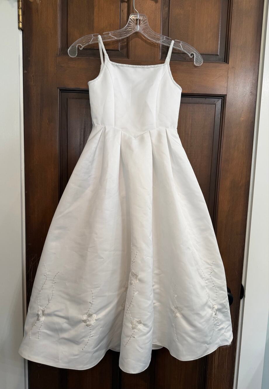 Elegant White A-Line Spaghetti Strap Floral Dress
